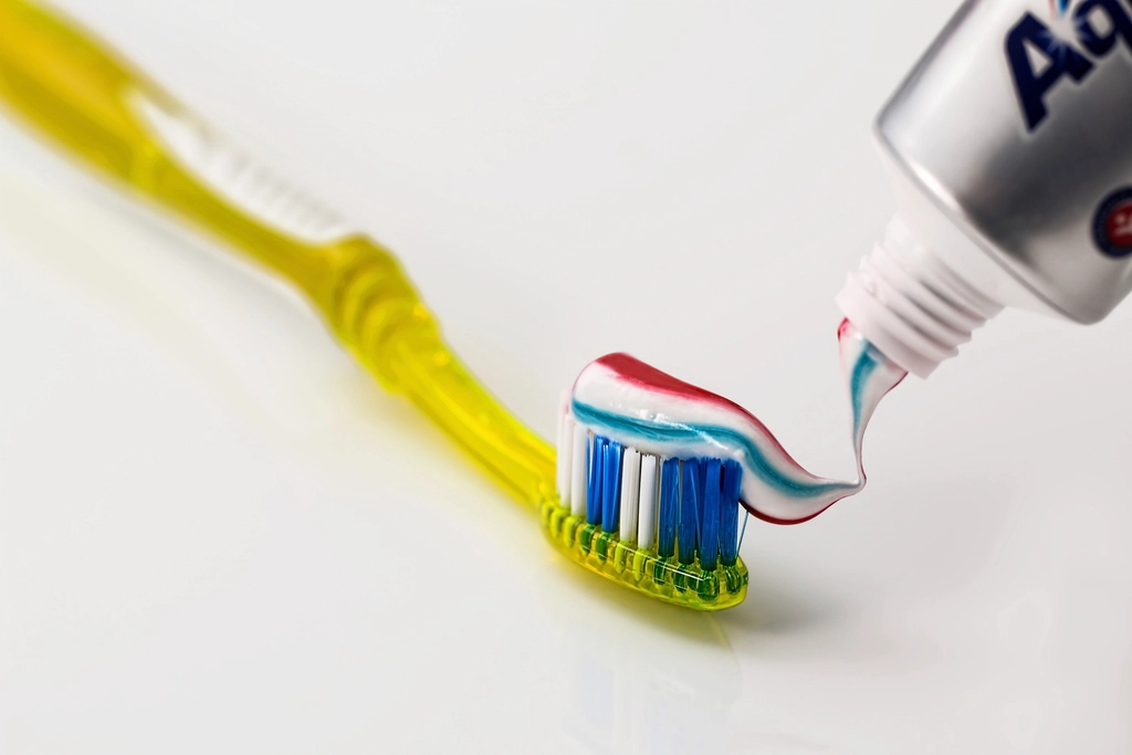 Choosing the Right Toothbrush and Toothpaste for Your Needs